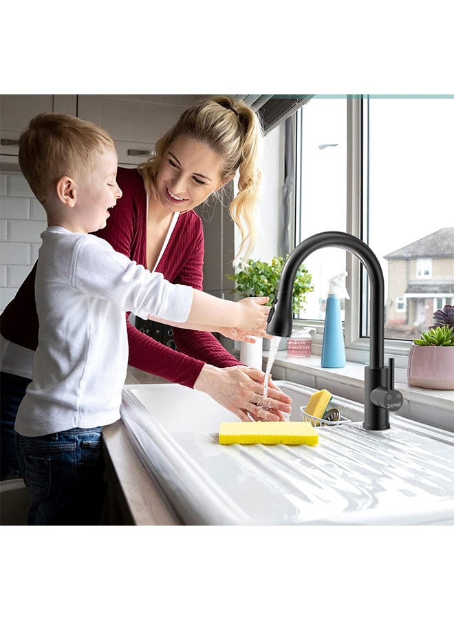 صنبور رشاش المطبخ، صنبور المطبخ ذو مقبض واحد بمقبض واحد مع وضعين للمياه ودوران 360 درجة للمياه الساخنة والباردة، من الفولاذ المقاوم للصدأ، صنبور من الفولاذ المقاوم للصدأ ذو قوس عالٍ، بخاخ سيليكون سهل التنظيف (أسود غير لامع)